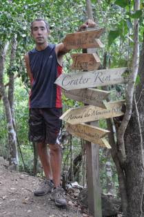 Indicações na trilha para o The Quill, em Statia - Caribe